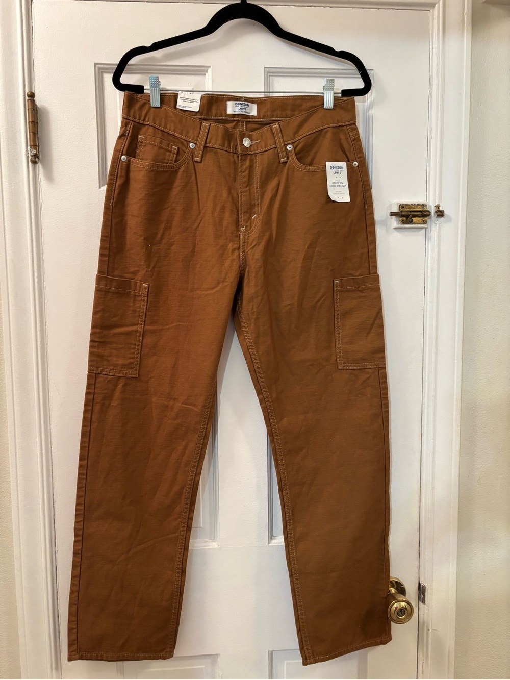 Denizen from Levi's Brown Cargo 90’s Pants
Size 8 Waist 29